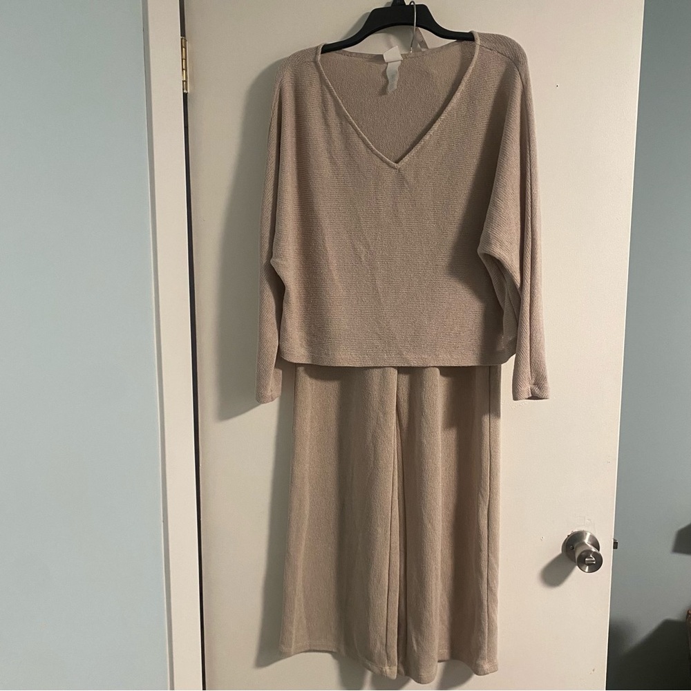 H&M Lounge Wear Set S Top & M Bottoms Beige/Tan Comfy Cozy Casual PJs Pajamas